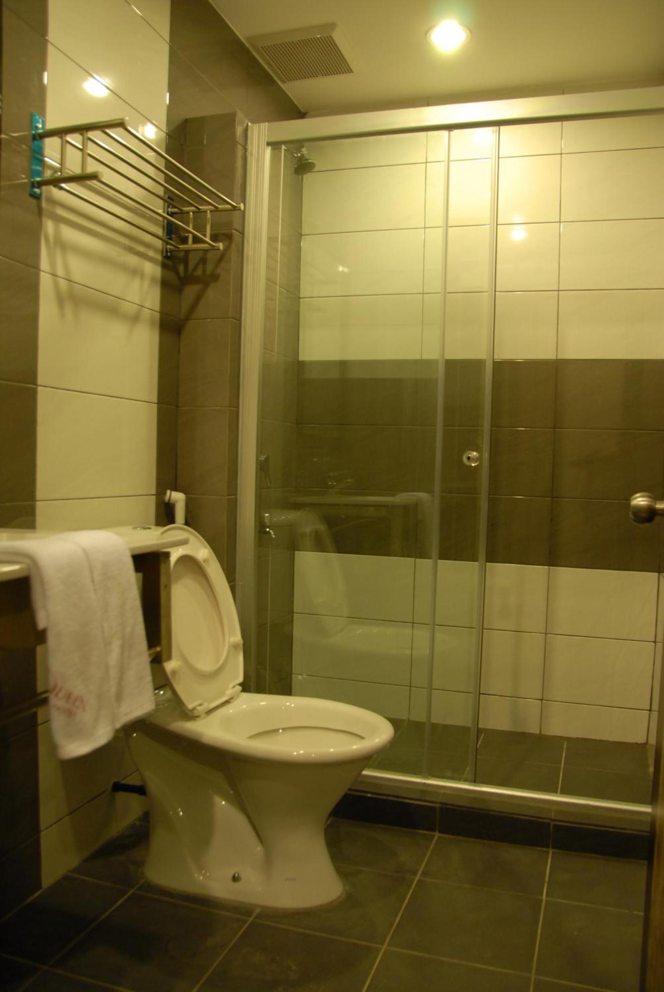 Queen Hotel Keningau Екстер'єр фото